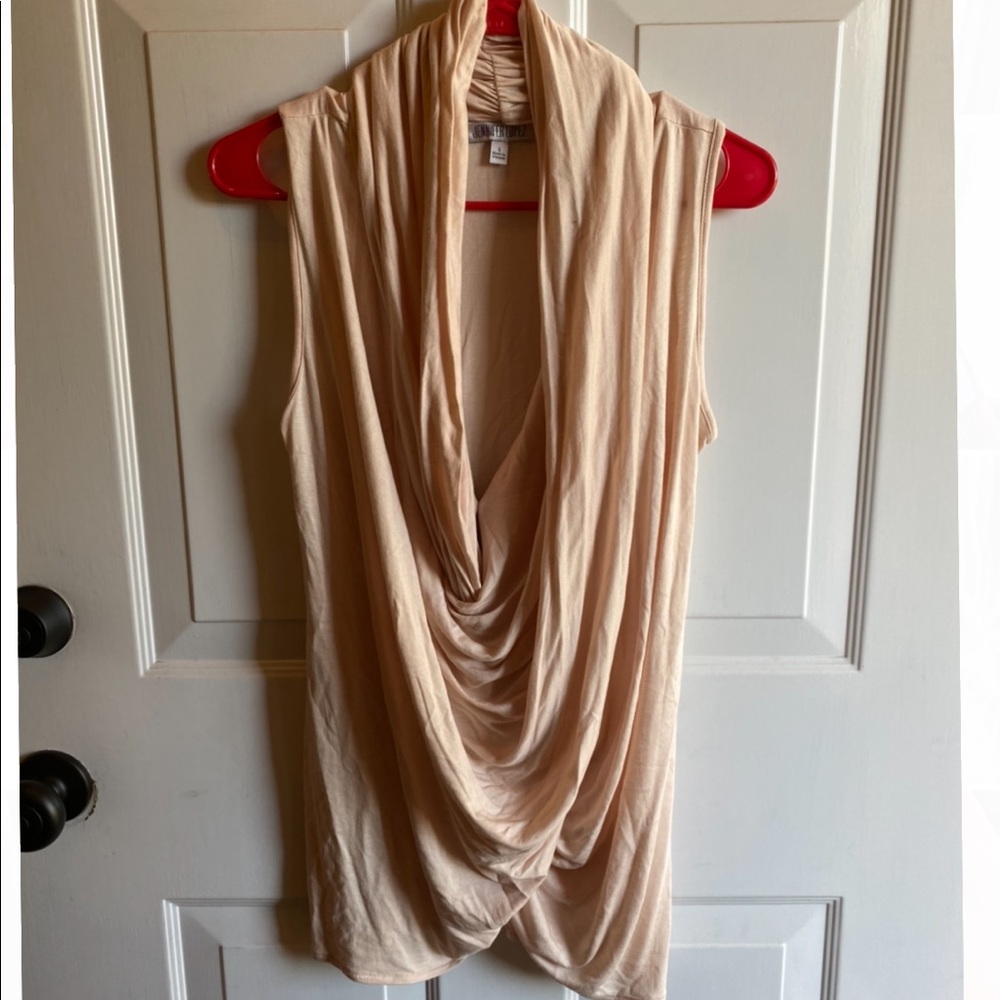 Jennifer Lopez peach tank